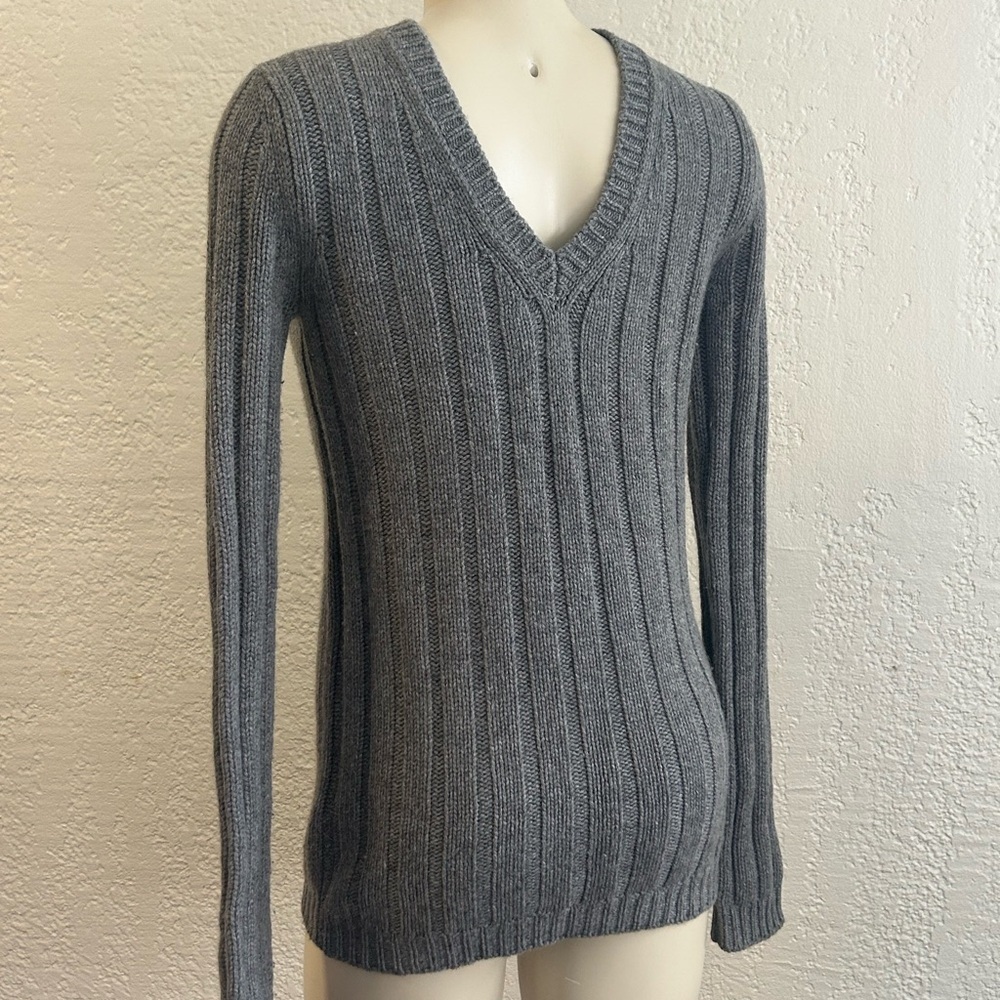 Dolce & Gabbana 100% cashmere gray Ribbed V - neck Sweater Sz 40